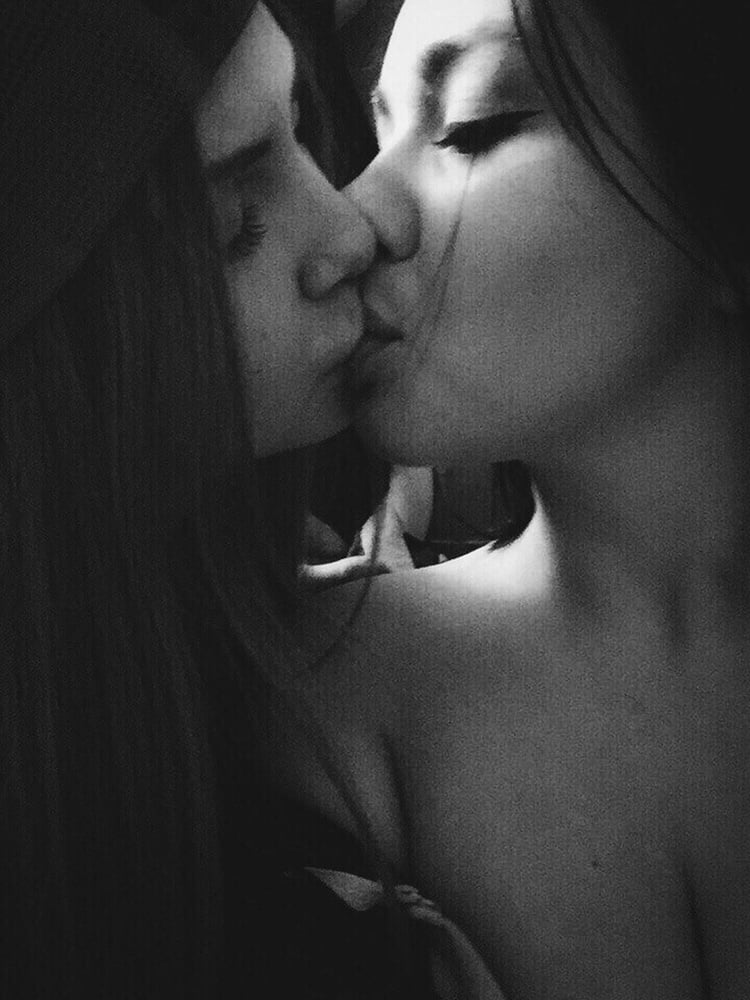 Romantic Lesbian Kissing - Telegraph