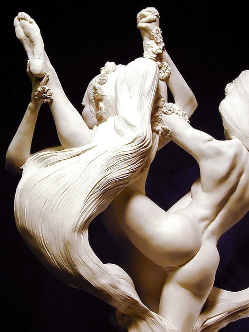 Erotic women sculptures by valentino