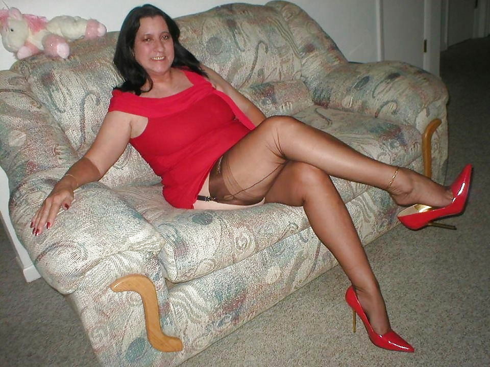 XXX Sluts wearing ankle bracelets 3