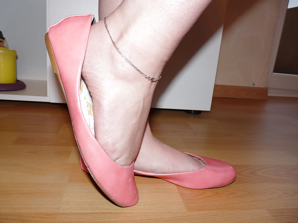 XXX wifes high heels shoes flats ballerinas feet nailpolish 2