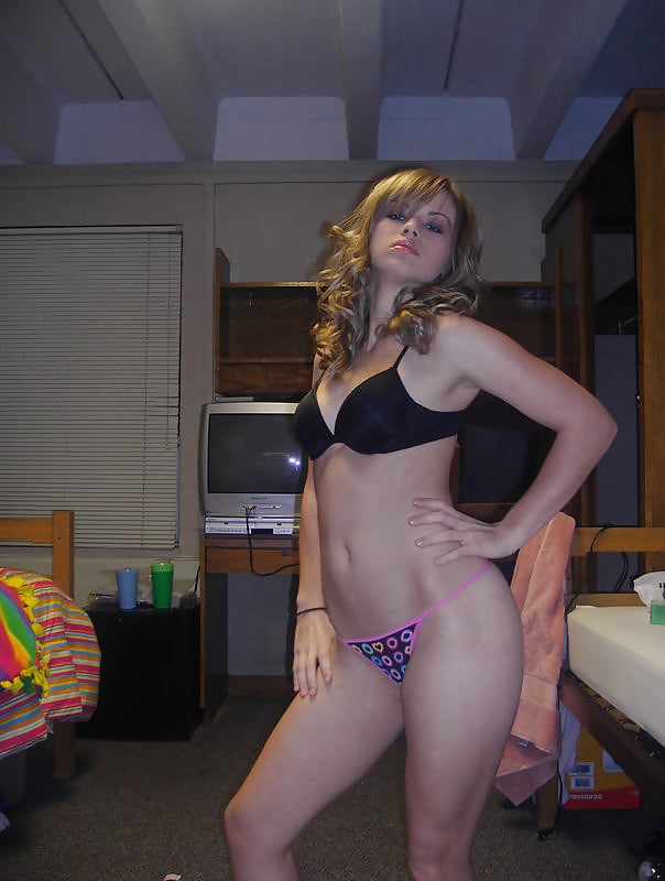 XXX Young slut posing