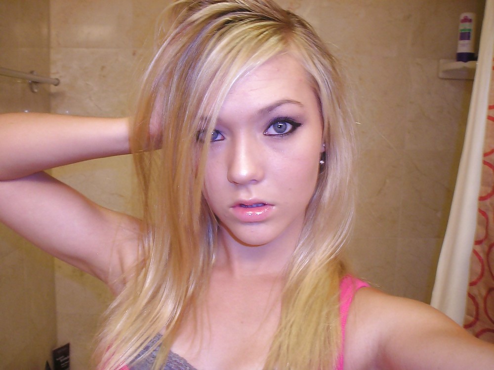 XXX Pretty Amateur Blonde 19