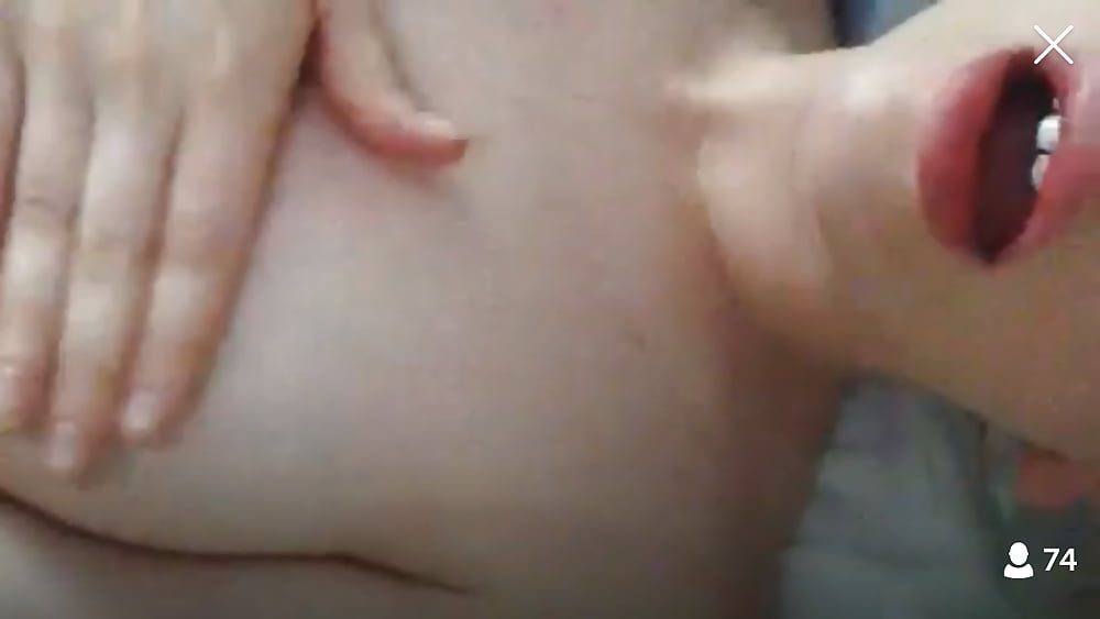 XXX Amanda rubbing her cunt on periscope