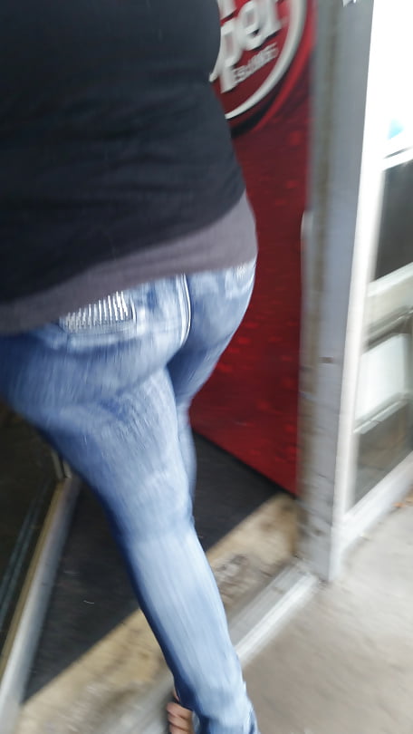 XXX candid ass in tight jeans vpl