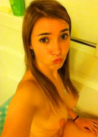 some more of me 18yo from california :)