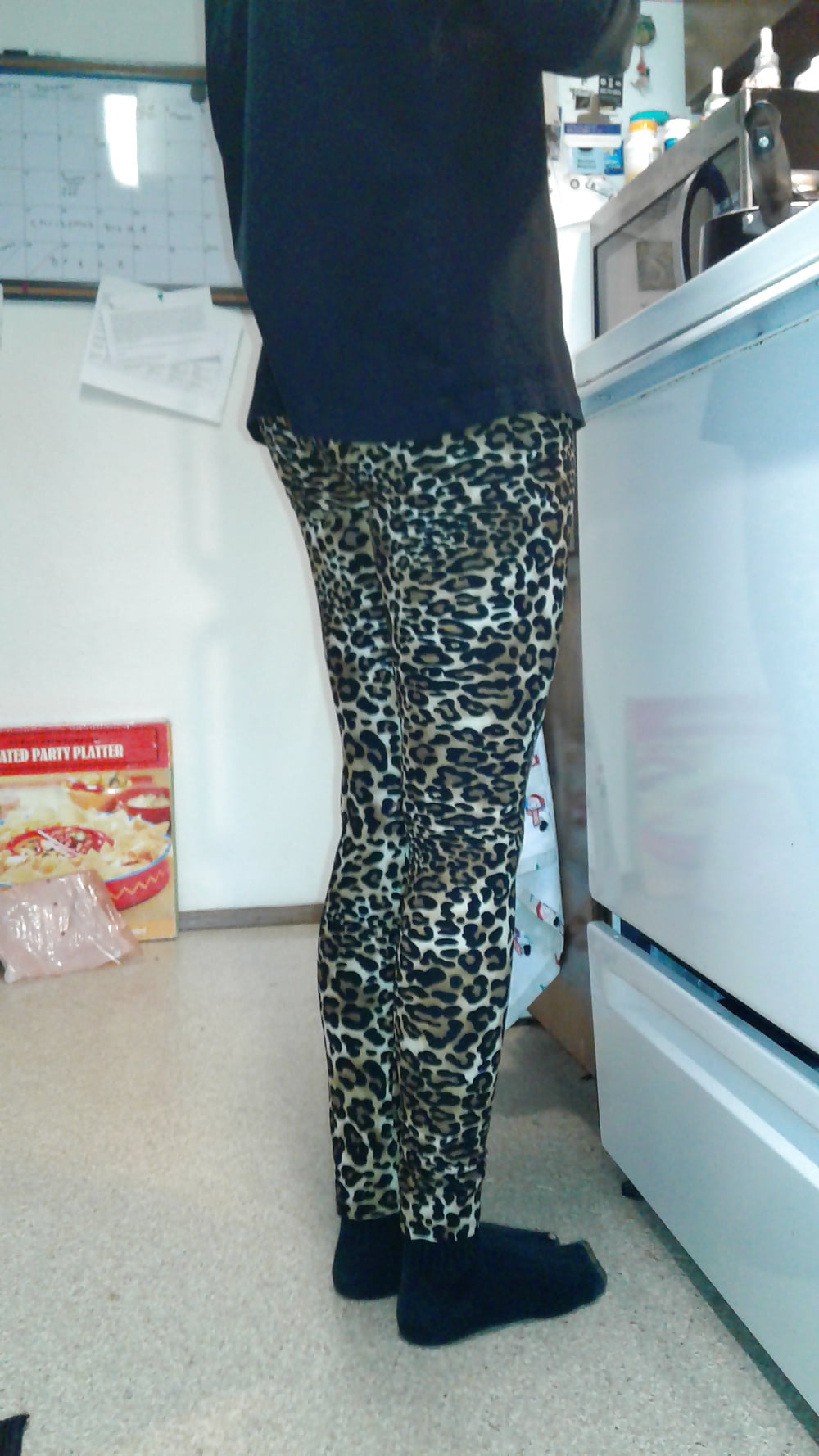 XXX Wife looks hot in her new leopard print leggings