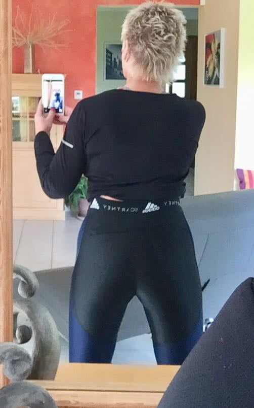 Hot sexy MILF in spandex and lycra - 24 Pics 