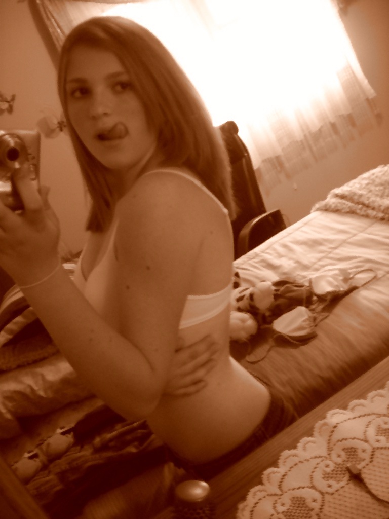 XXX Teenage girl selfshot (Photo set)