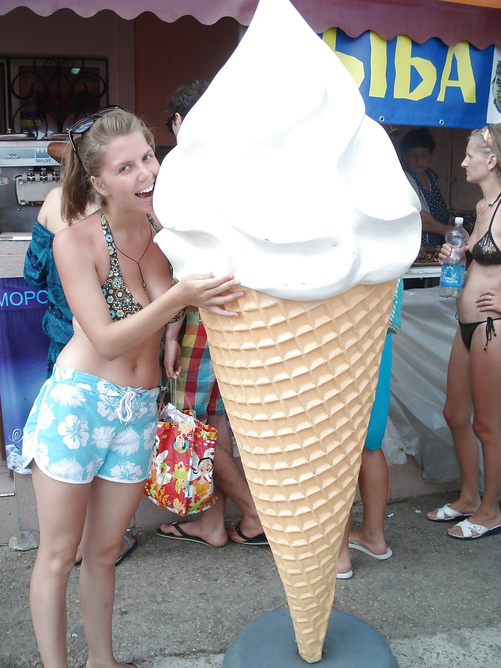 XXX A nail technician Yevgeniya (Eugenia)