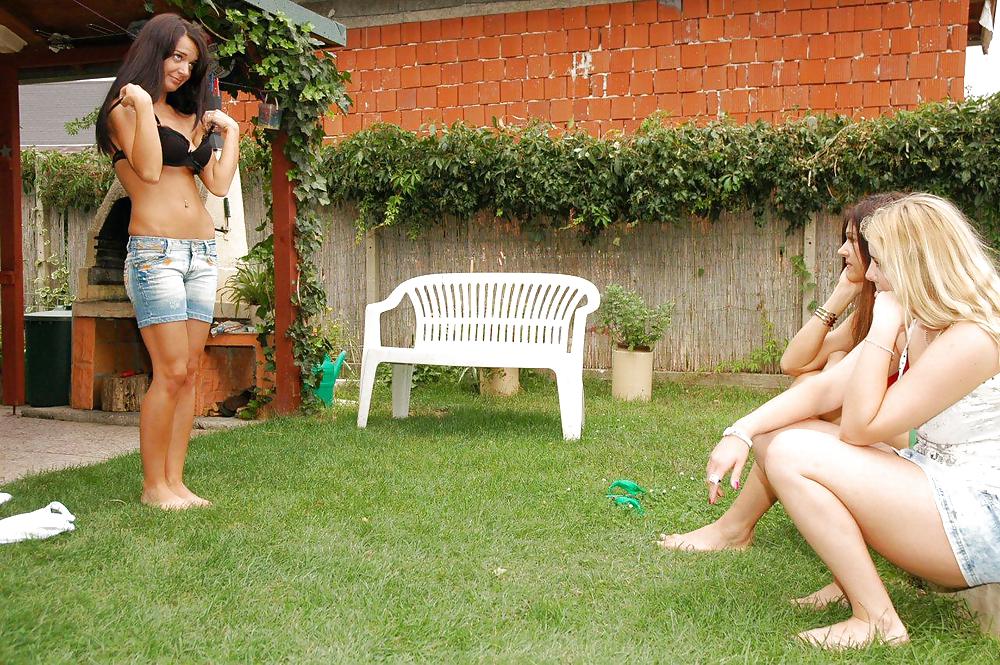 XXX EURO GIRLS TAKING OFF 088