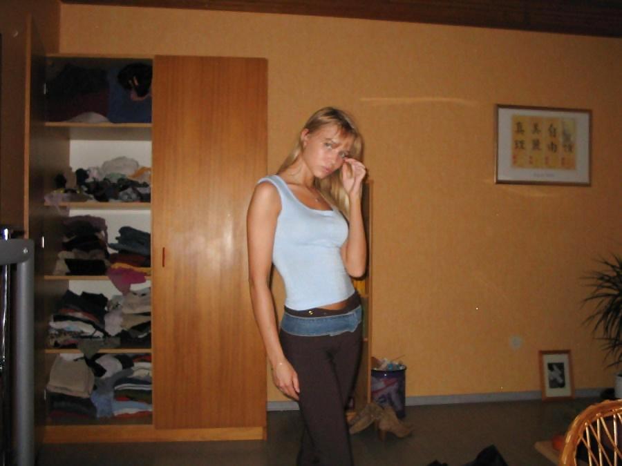 XXX blonde amateur posing at home