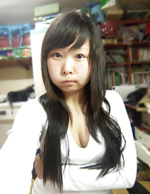 XXX Korean girl takes self pics