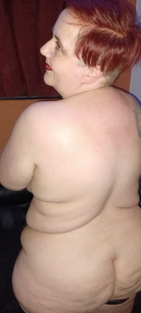 karcelyne shows her pleasure         