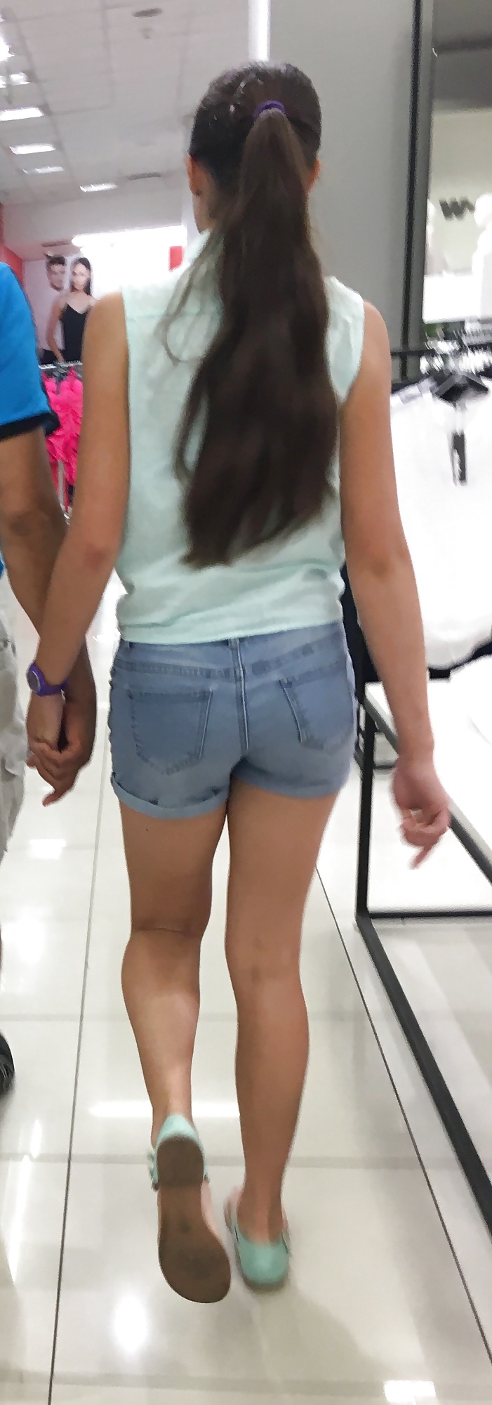 XXX 2 different tight mall teens
