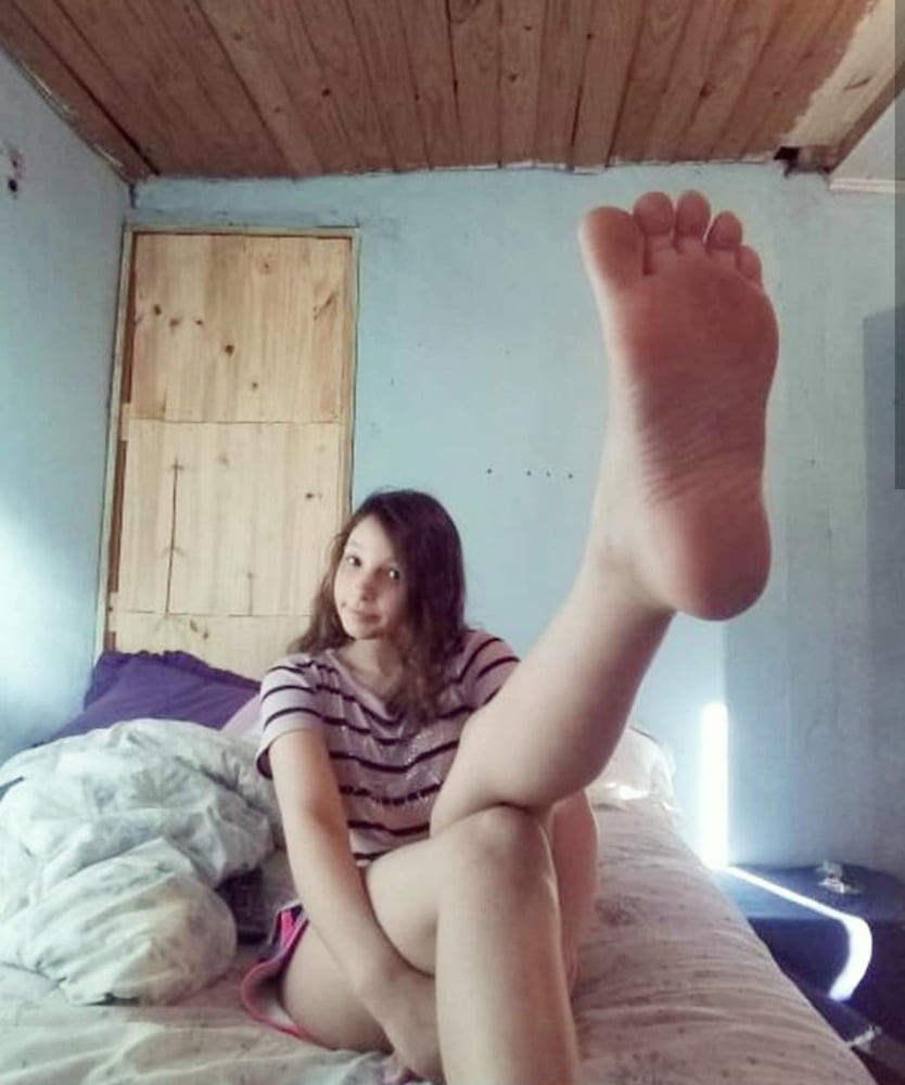 Naked teen feet