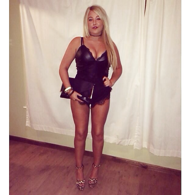 XXX Chav practices her duck face