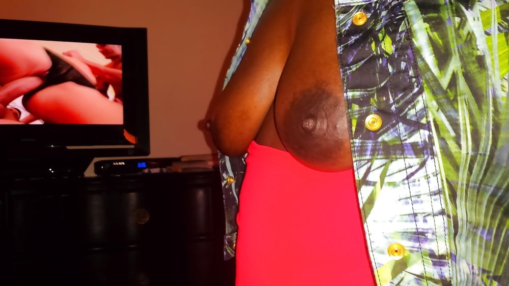XXX Big Tits Big Ass Ebony In Denim Shorts Shows Sweet Pussy