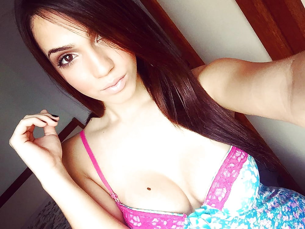 XXX AMAZING LATIN BITCH !!!please comment