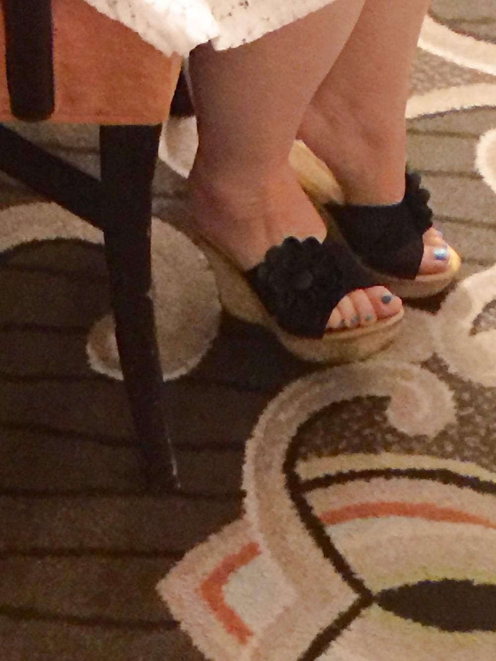 XXX Wife's sexy feet in wedges playing in Vegas