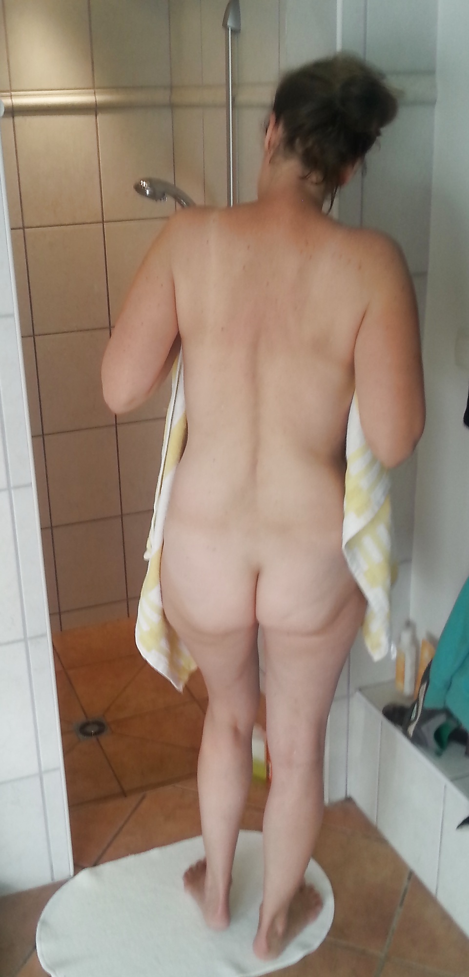 XXX Hairy MILF with big mature ass showering in holidays