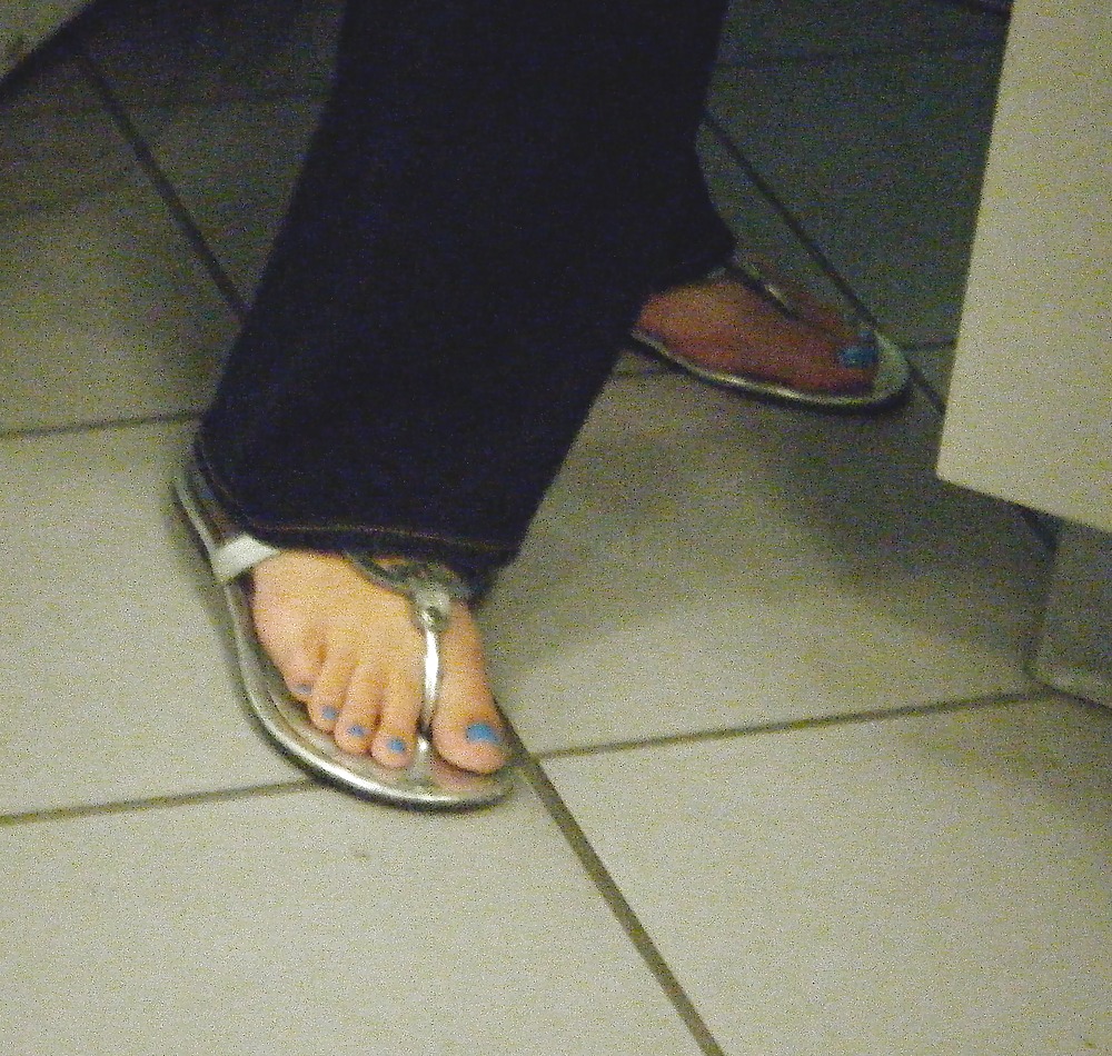 XXX Pretty Women's Feet in Strappy Heels - No Trannies