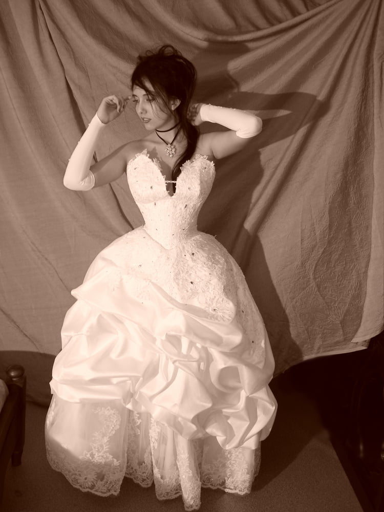 Sepia Bride - 10 Photos 
