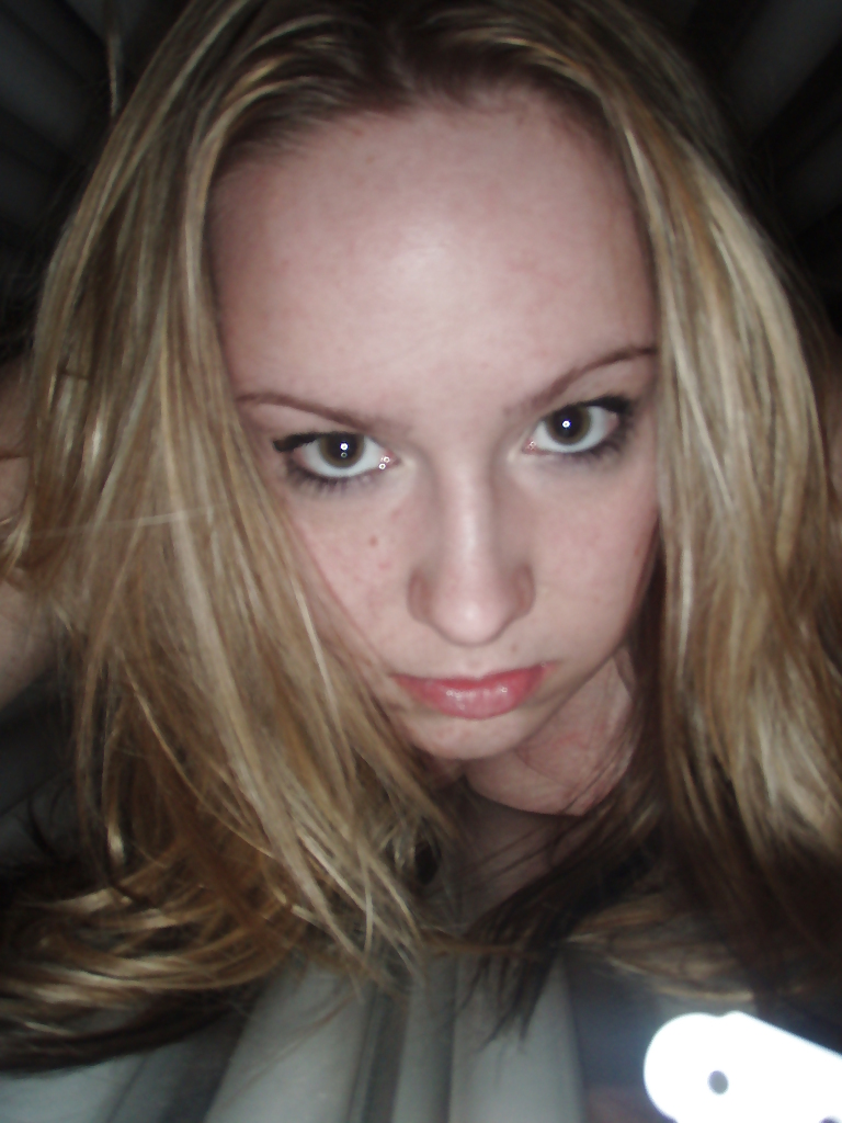 XXX Pretty Amateur Blonde 18