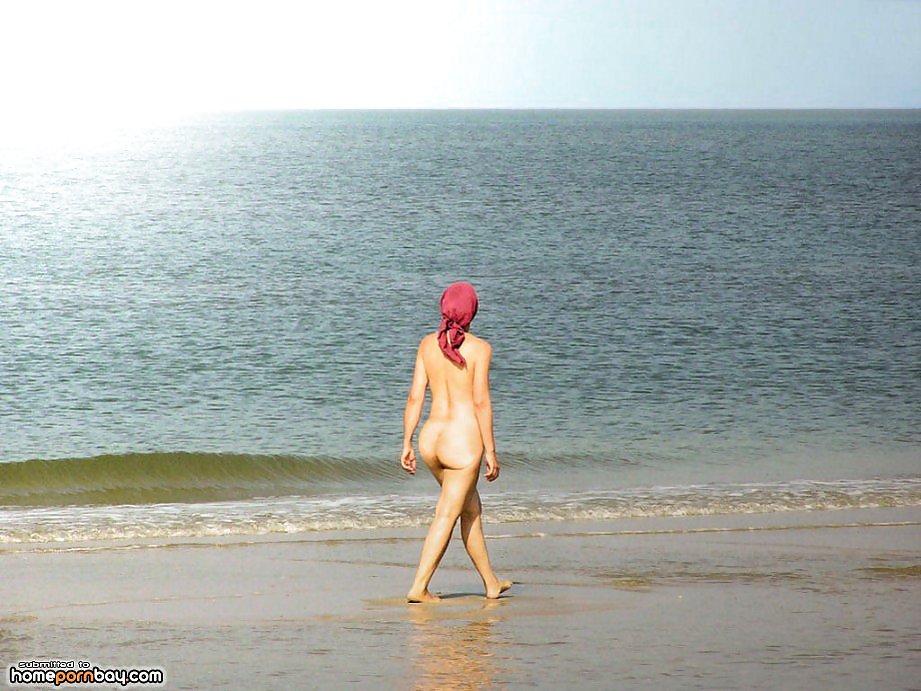 XXX Gorgoeus naked beach girls