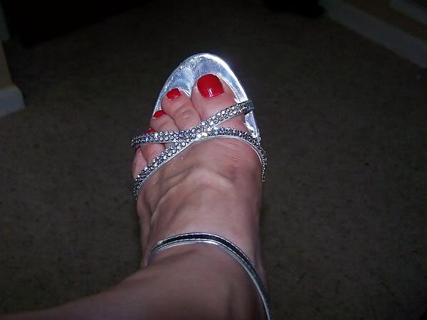 XXX PRETTY FEET!!!!