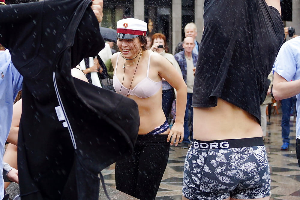 XXX Public Sluts (1325)