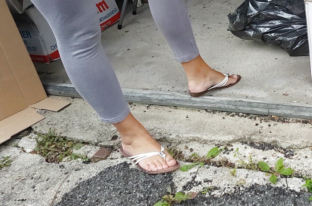 XXX Candid feet