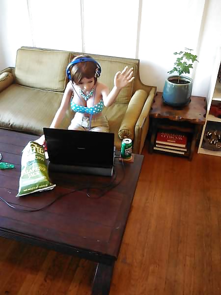 XXX Nina chillin out.