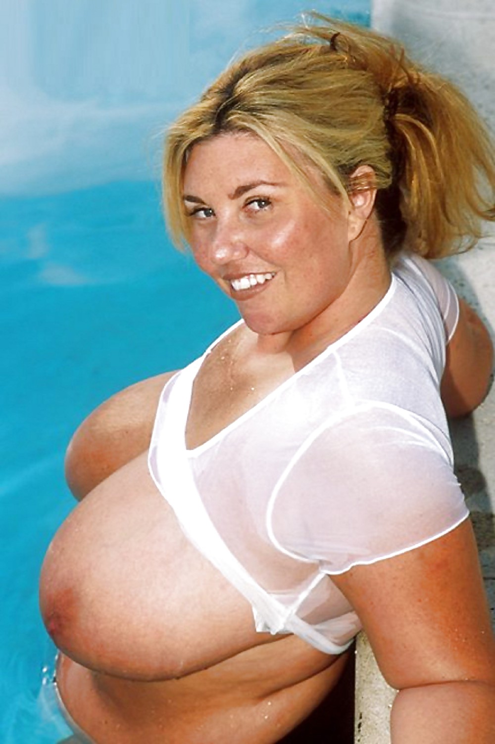 XXX Big boobs chubby at the pool!!!