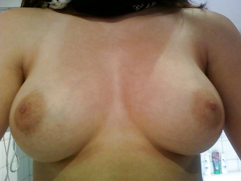 XXX Cutie posing in her bathroom