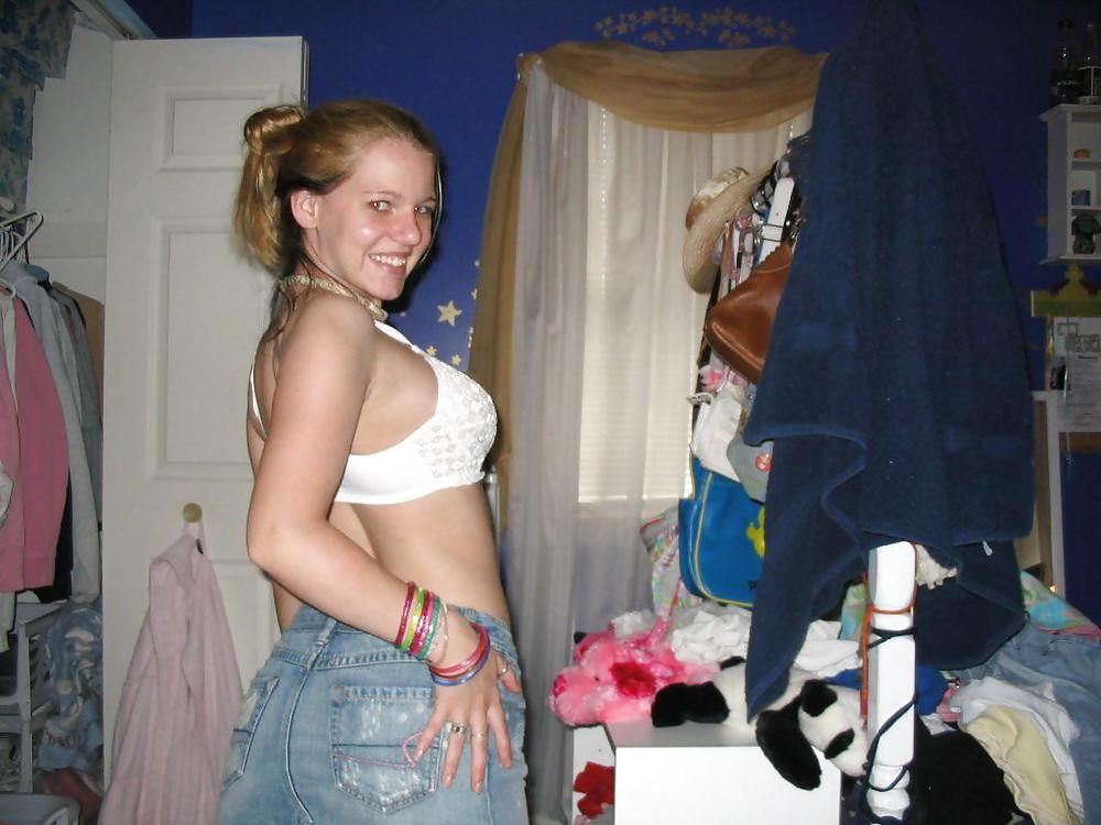 XXX Hot teen posing