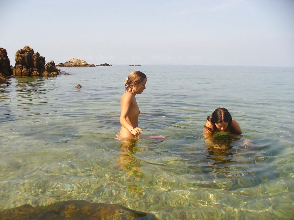 XXX Bathing between friends