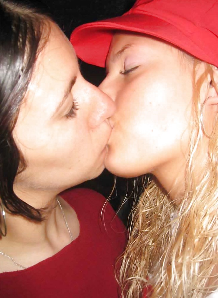 XXX Kissing Girls 3