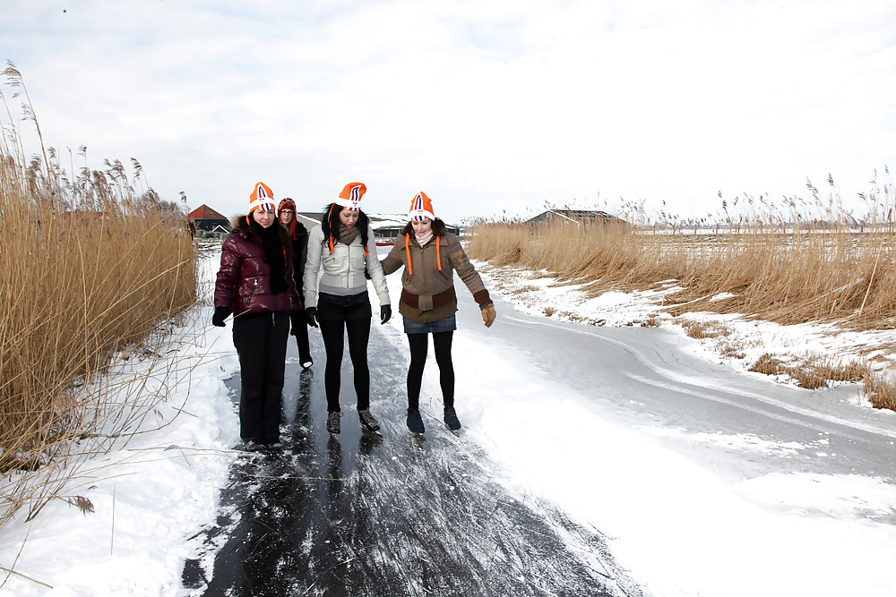 XXX Julia,Elisa,Britt & Gylve on the Dutch Ice.