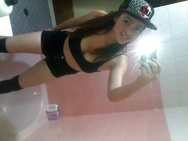 XXX Aussie Social Network Sluts