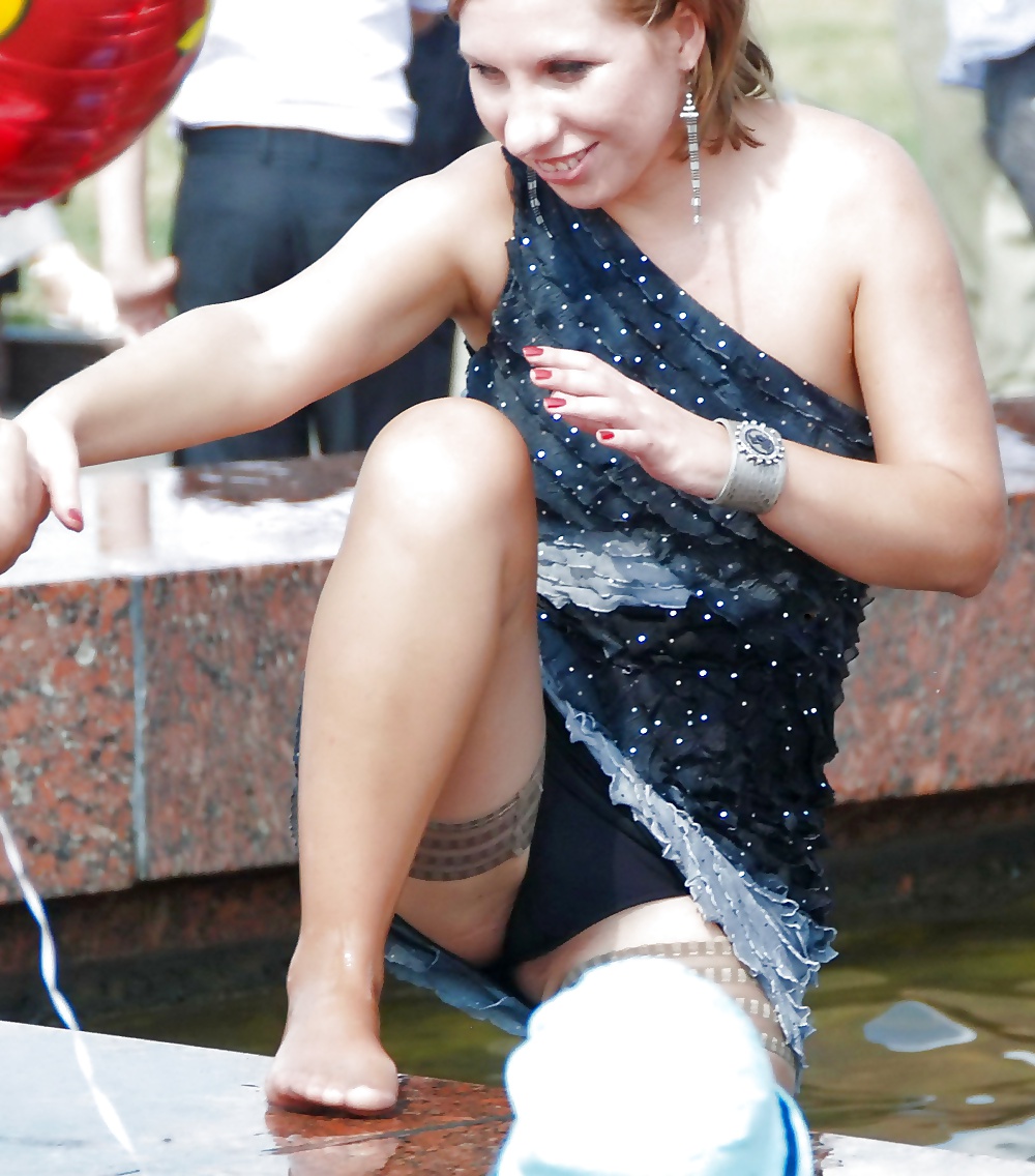 XXX Candid young slut : upskirt II