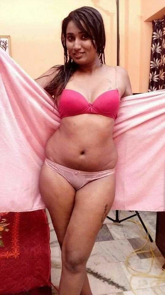 Hot Bhabhi - 6 Photos 