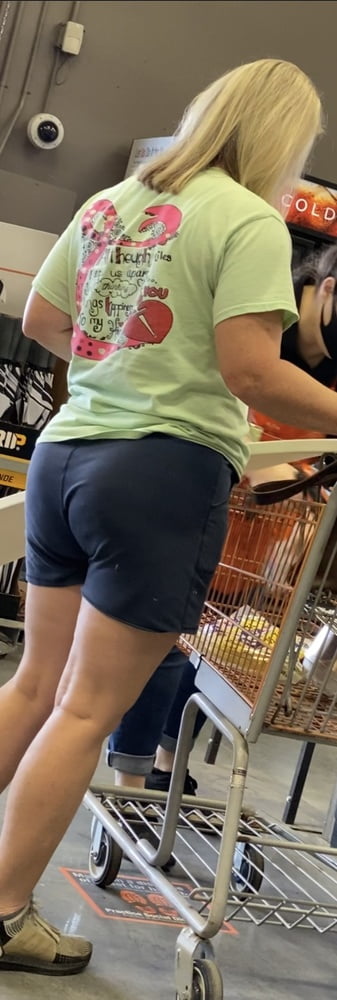 Mature milf ass eating shorts - 15 Photos 