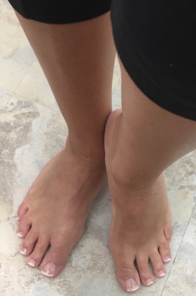 Some feet pics for all you foot guys out there - 26 Pics 