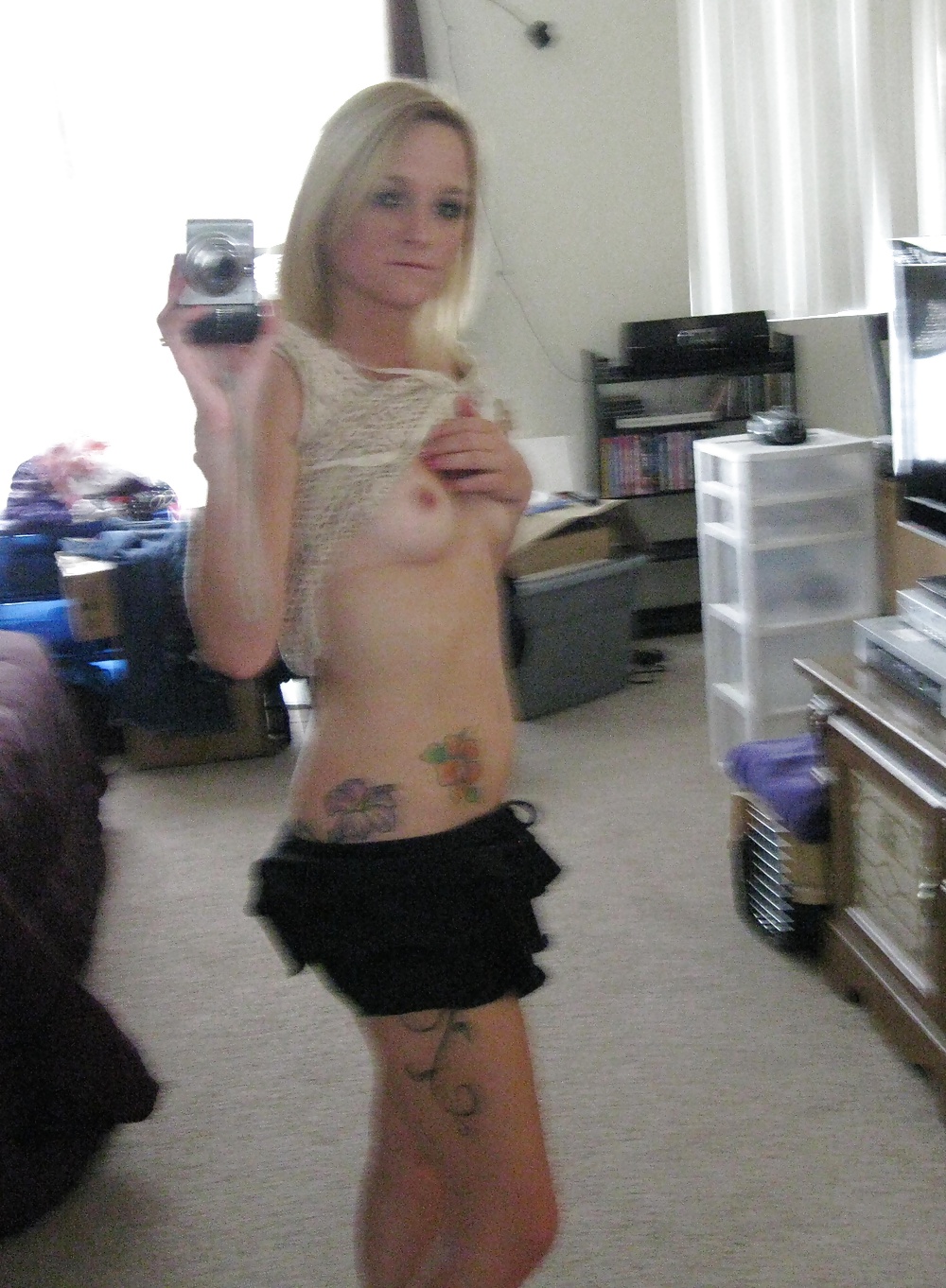 XXX Blonde Single Teen Selfshots