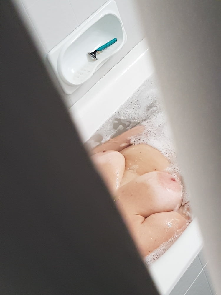 Spy wife on bath - 3 Pics | xHamster