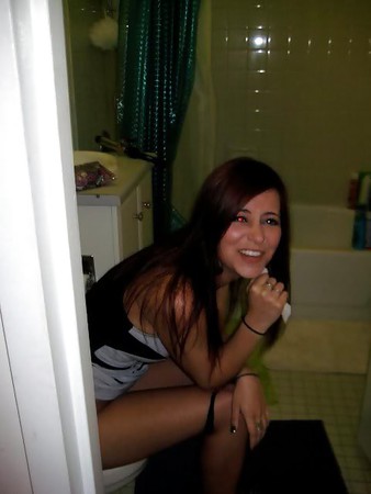 Woman Bathroom Voyeur Pics 5