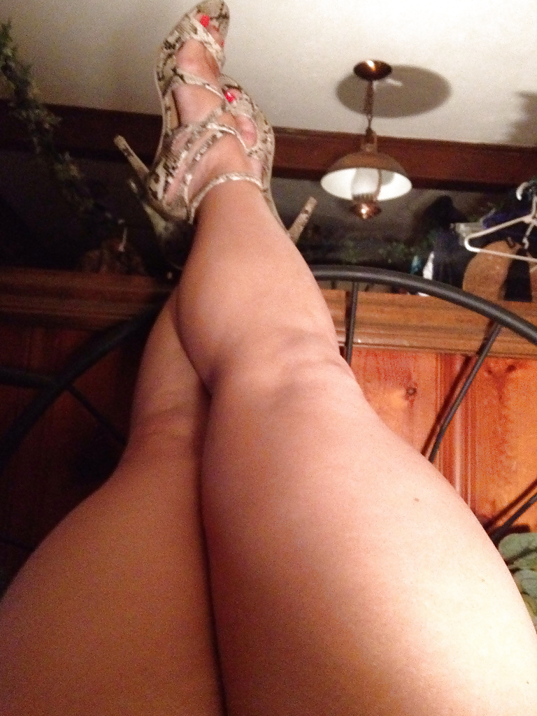 XXX Wife Expode His Sweet Legs & Feets