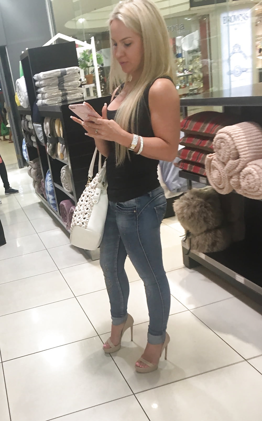 XXX Sexy blonde mall slut