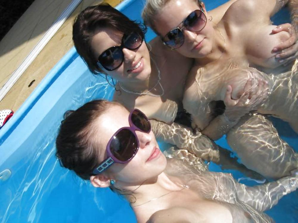 XXX Hot Teens swimming and posing