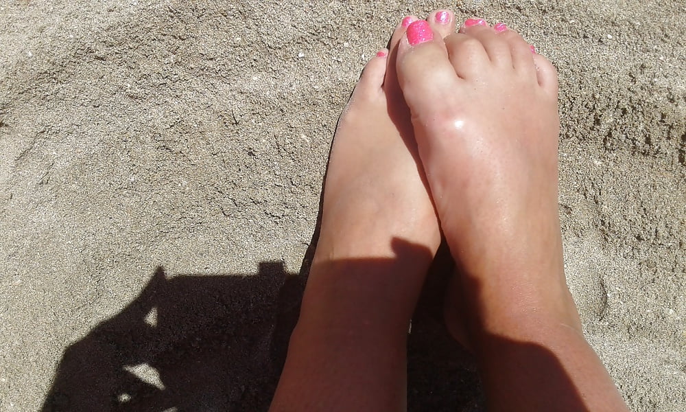 XXX Pieds dans le sable a la plage